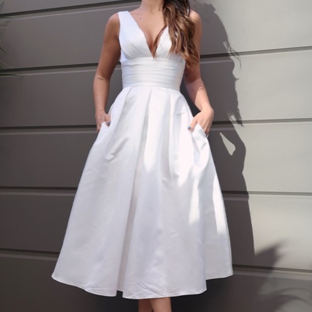 A-Line/Princess Satin Ruched V-neck Sleeveless Tea-Length Dress
